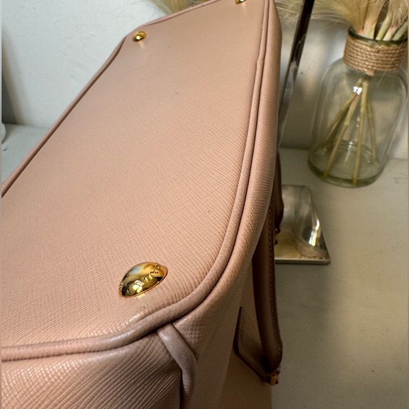 ❤️Prada Galleria Saffiano Leather Bag 2 way  Sacthel❤️ - Picture 7 of 16
